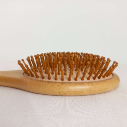 Cepillo de madera para el pelo