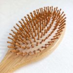 Cepillo de madera para el pelo - Redondo - Imagen 4
