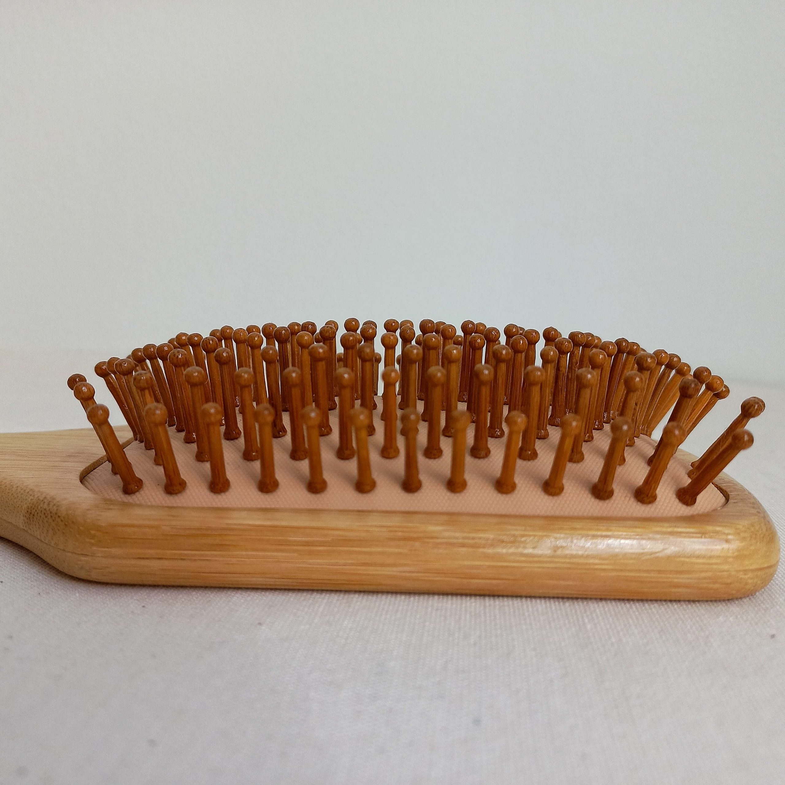 Cepillo Bambú Cuadrado para cabello | ASÍ SIN MÁS Cepillo de bambú para el pelo - Cuadrado - Imagen 1