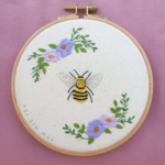 Bastidor bordado a mano abeja