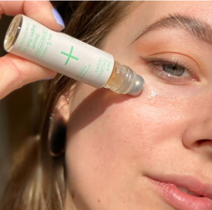 contorno de ojos Depuff roll-on