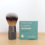 Brocha de afeitar con jabón de afeitado